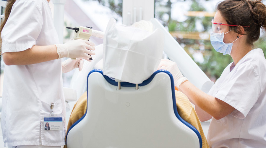 Creepy human teeth sculpture scares locals into dentist’s chair in St. Petersburg (DISTURBING VIDEO)