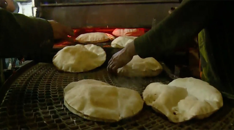 Bake bread not war: Russian military helps Syrians restore Aleppo bakery (VIDEO)