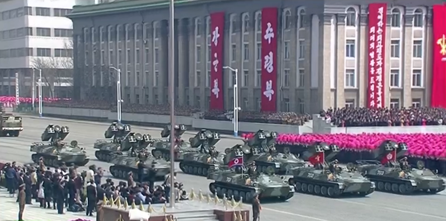 Военный парад в КНДР в честь 105-й годовщины со дня рождения Ким Ир Сена 