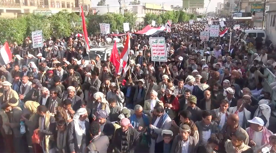 Yemenis protest Saudi bombing & ‘traitors supporting war of aggression’ (VIDEO)