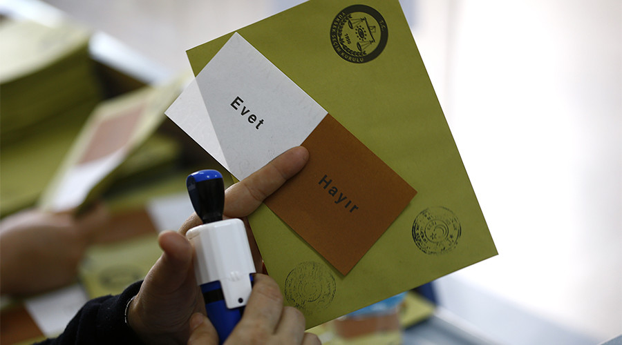 Turkish opposition calls for referendum result to be annulled over unstamped ballots