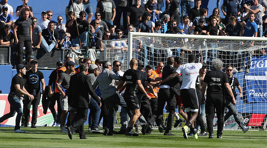 Bastia v Lyon match abandoned in France after fans invade pitch and attack players (VIDEO)