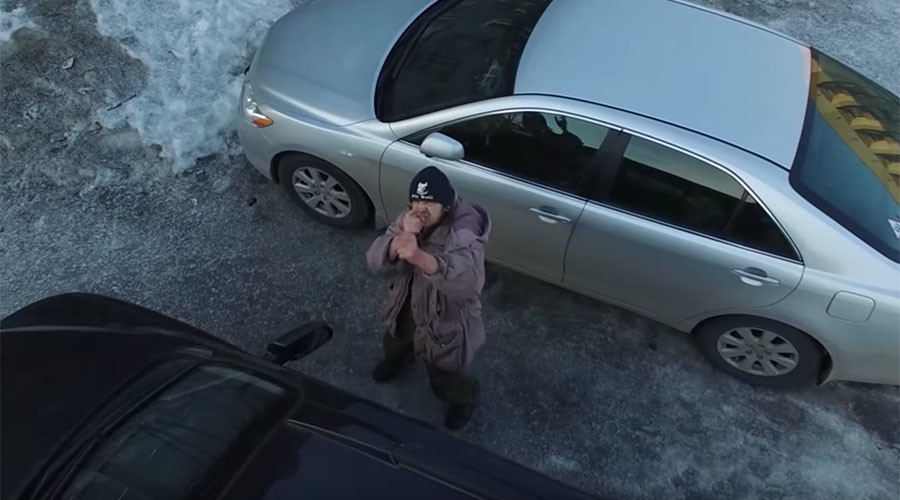 Alien kidnapping? Russian homeless man mistakes drone for UFO, responds with imaginary gun (VIDEO)