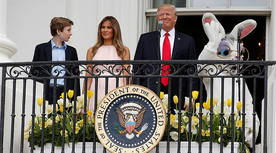 Handy hint: Melania prompts Trump on national anthem protocol as Twitter implodes (VIDEO)