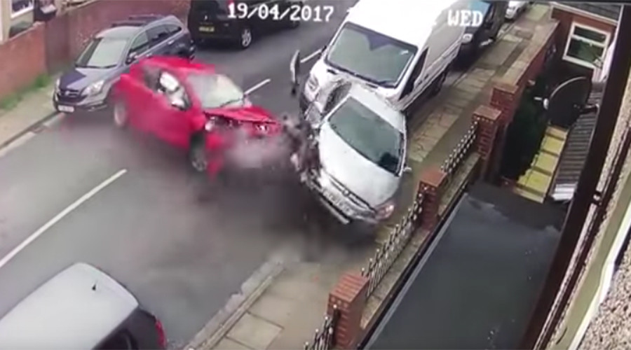 Car ploughs into 4 vehicles before passenger flees with dog (VIDEO)