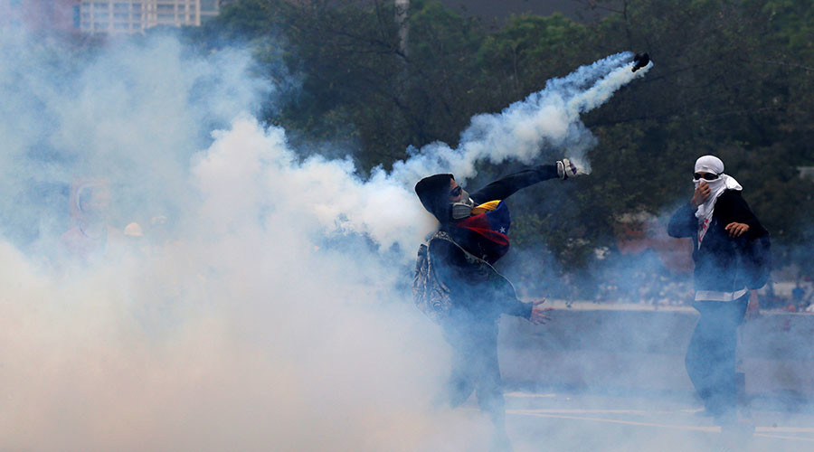 Violent scenes erupt on streets as Venezuelans stage massive anti-Maduro march (VIDEOS, PHOTOS)