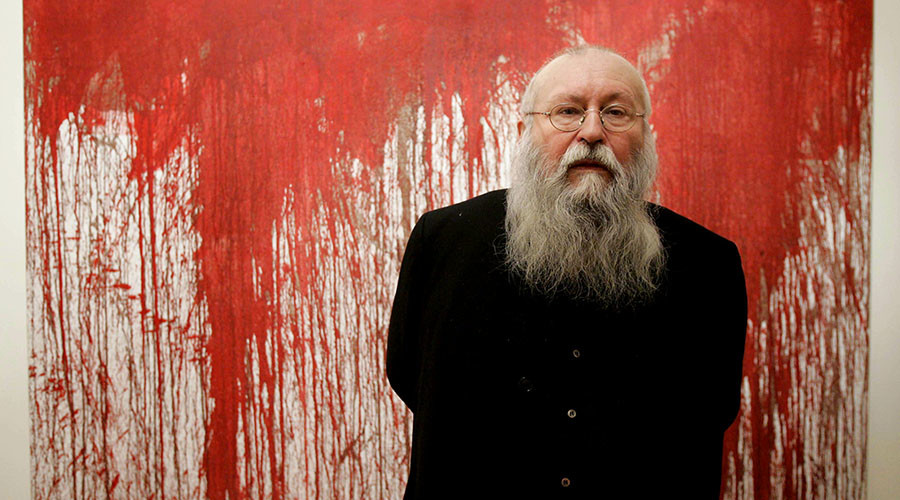Activists oppose Austrian artist’s ‘bloody, sacrificial ritual’ using dead bull (PHOTO)