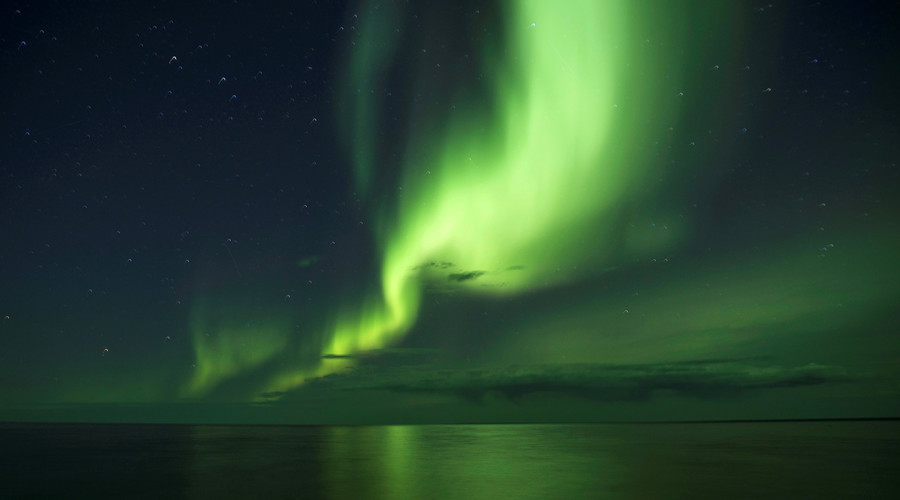 Magnetic field of dreams: Amateur stargazers help solve mystery of unknown aurora