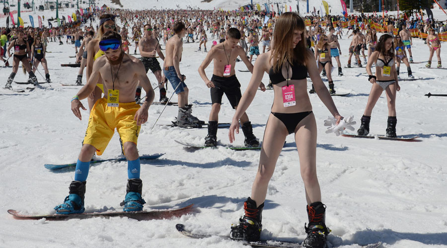 1 500 Bikini Clad Snowboarders Hit Siberian Slopes Video — Rt Viral