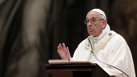 Pope Francis speaks during the Easter vigil mass in Saint Peter's basilica at the Vatican, April 15, 2017. © Max Rossi