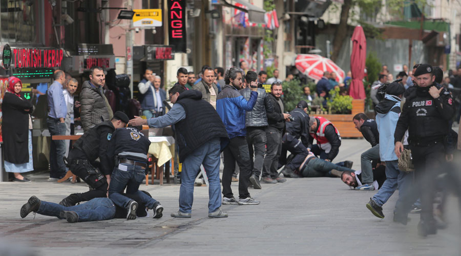Tear gas, over 200 arrests at May Day clashes in Istanbul