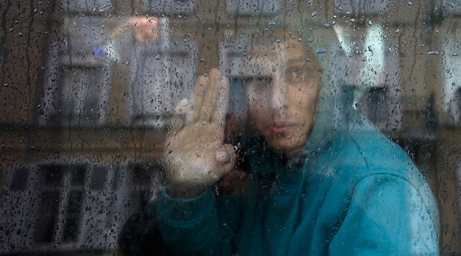 British asylum anomaly leaves ‘doctors driving cabs’ (VIDEO)