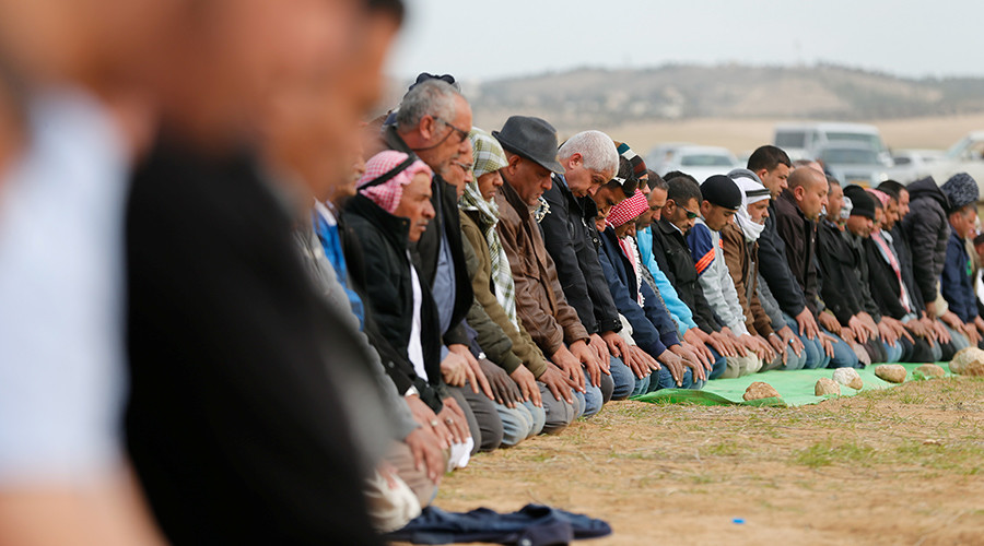 More Arabs view Israel positively than Jews, poll reveals