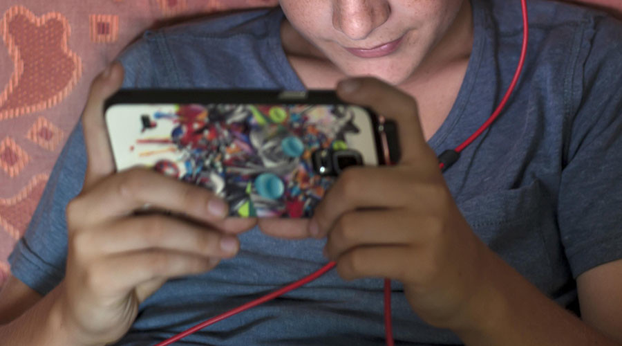 Smartphone overload may worsen teen mental health problems, study says