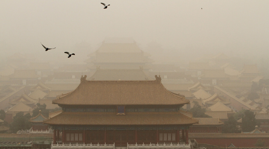 Sandstorm leaves Beijing with yellow skies & ‘beyond index’ pollution (PHOTOS)