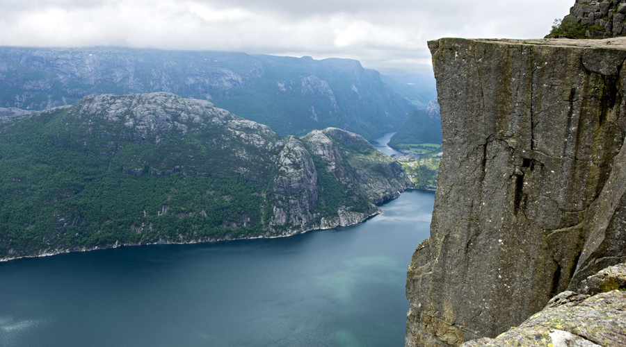 Google Maps sends hundreds of cliff-seeking tourists to Norwegian village 30km away