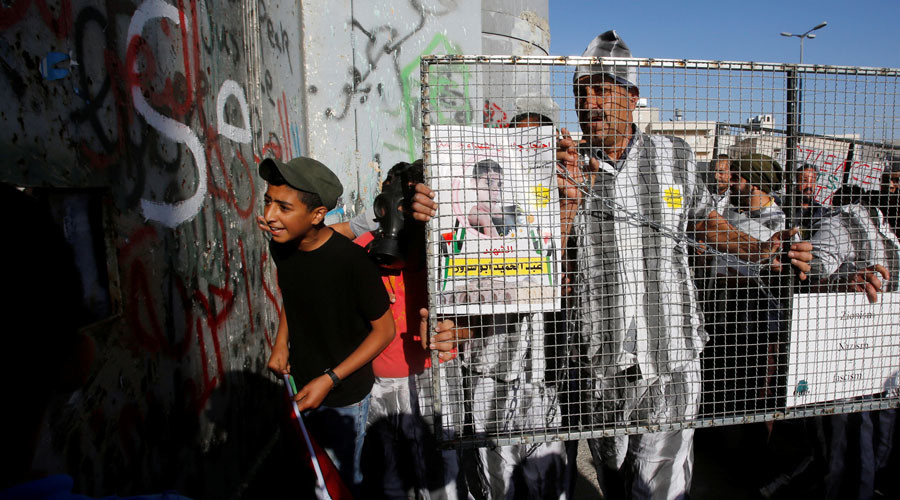 Israel mulls hiring foreign doctors to force-feed Palestinians hunger strikers – media