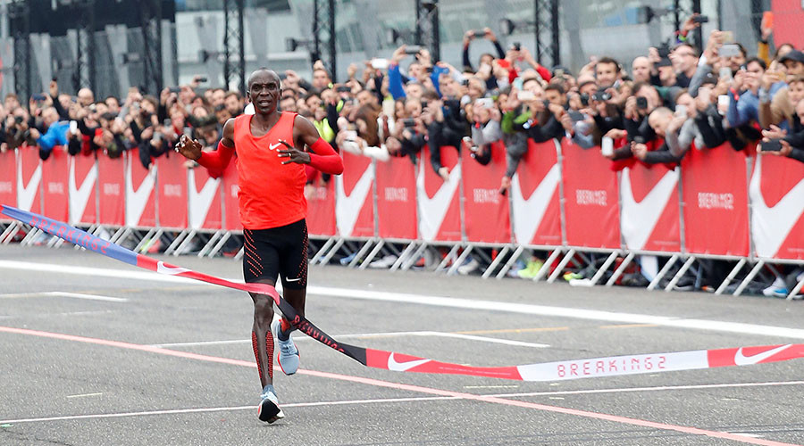 #Breaking2: Kenyan runner comes agonizingly close to sub 2-hour marathon (VIDEO)
