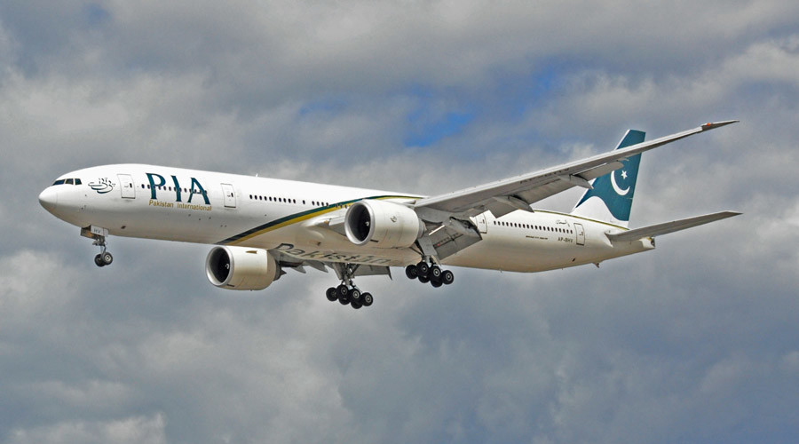 Trainee pilot flew Pakistani jet with 300 on board as captain slept in 1st class – media