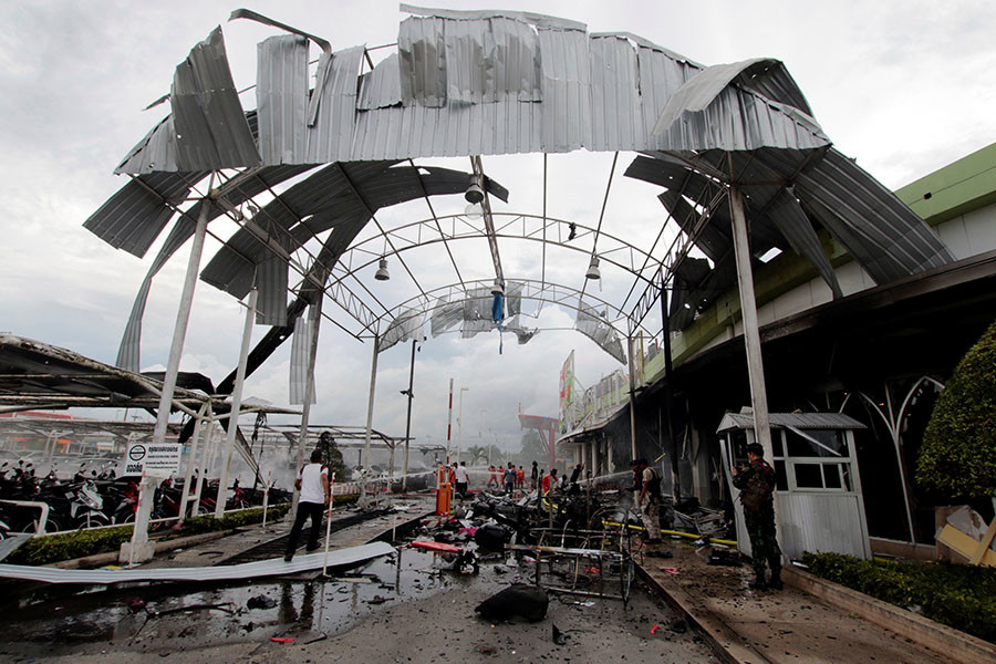 Over 50 wounded in double bombing outside supermarket in Thailand