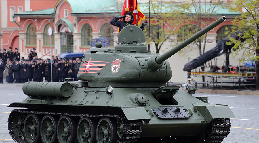 Ride V-Day military hardware through Moscow with RT’s 360 videos