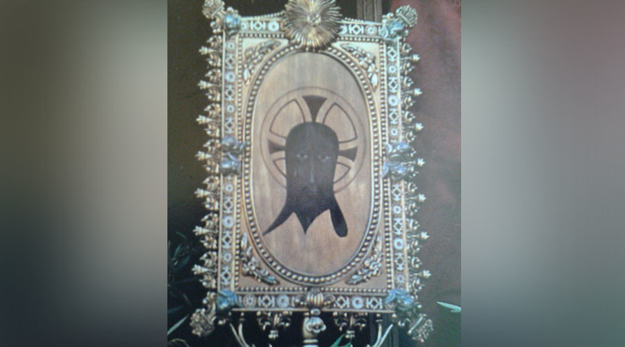 Teenage ‘devil worshipper’ desecrates veil ‘touched by Jesus’