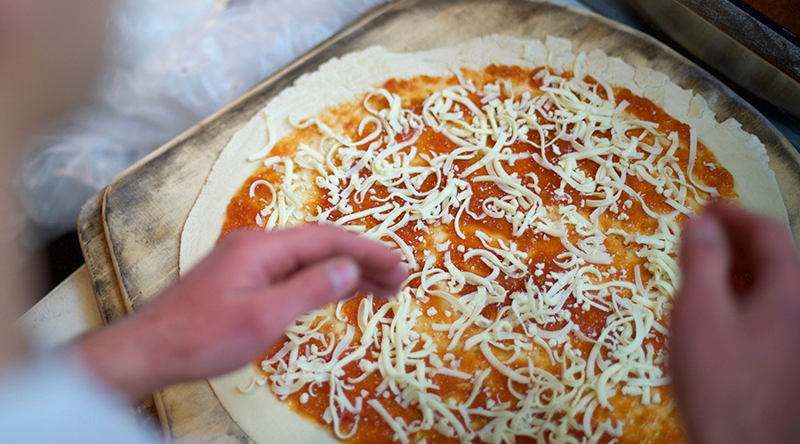 Chicago jail inmates get their own pizzeria and cell delivery service