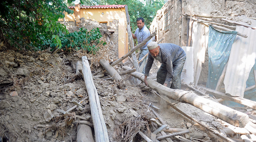 At least 8 killed, 20 injured after quake damages 180+ houses in China’s Xinjiang (PHOTOS)