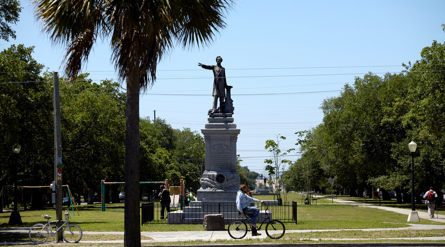 Heavy police presence as 2nd Confederate monument removed in New Orleans