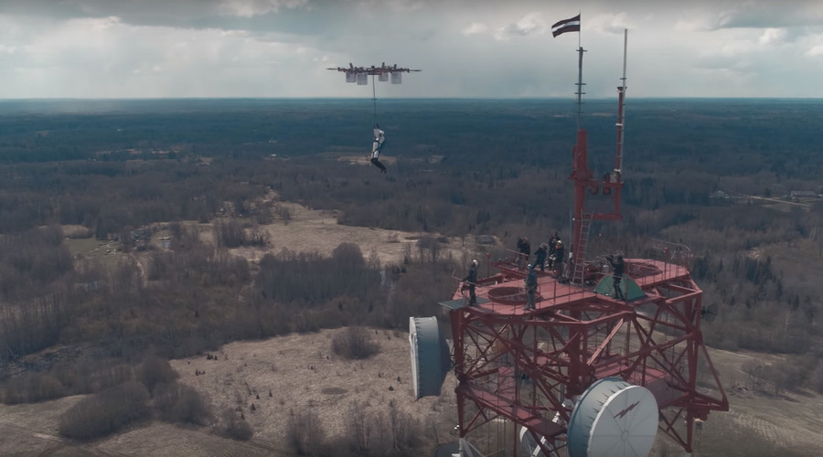 Latvian skydiver performs 1st ever drone jump (VIDEO)