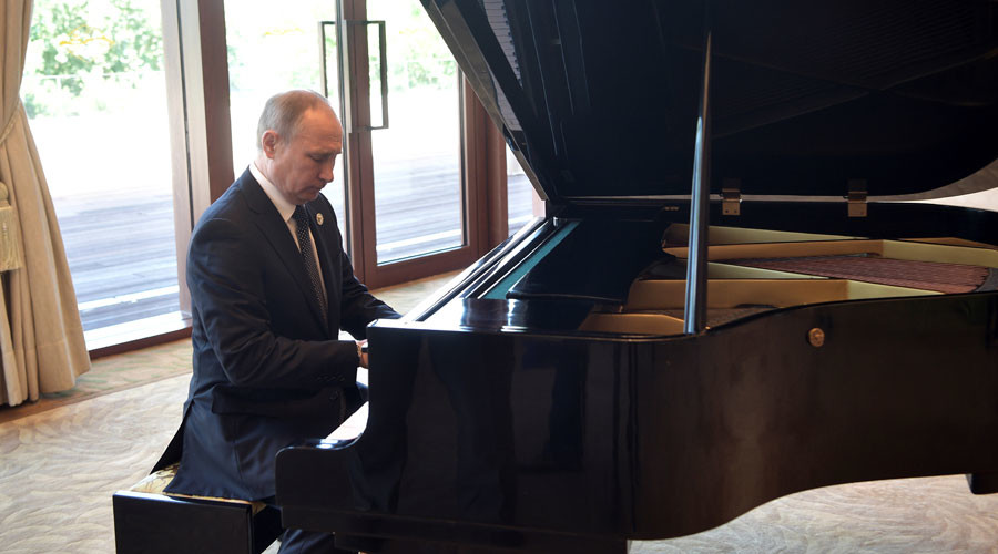 Putin undecided on what melody to play for Trump