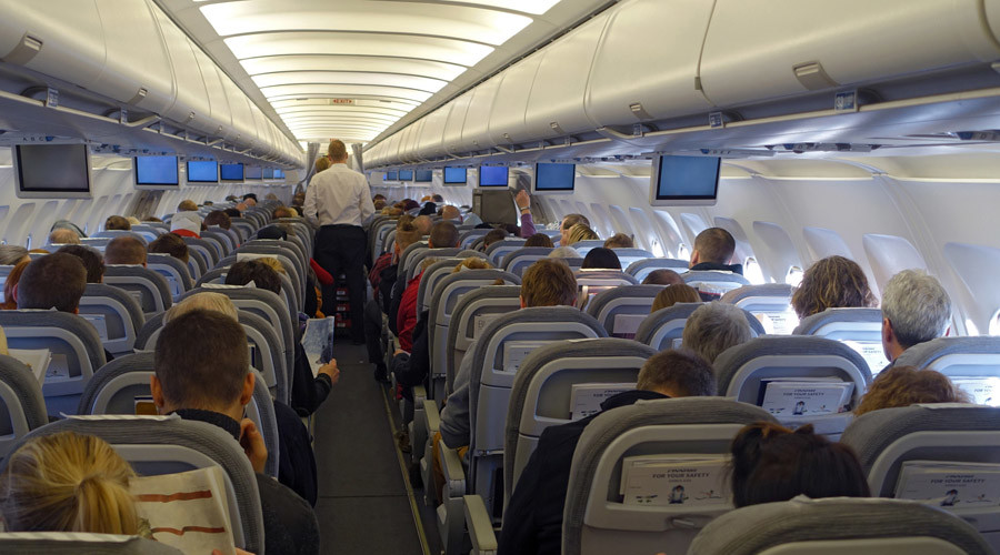 Canada to outlaw removal of passengers from overbooked flights