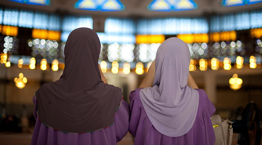 Dutch lawmakers say no to police officers wearing headscarves