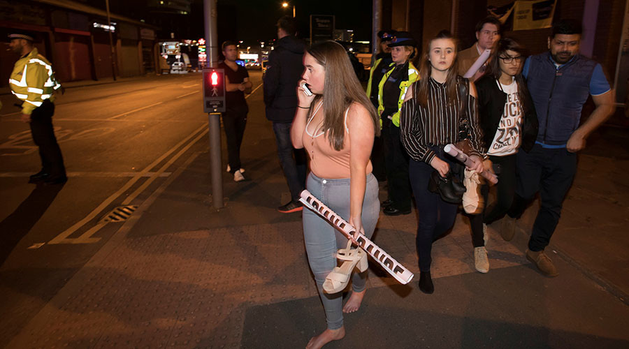 Manchester residents offer roof & free rides to stranded concert-goers