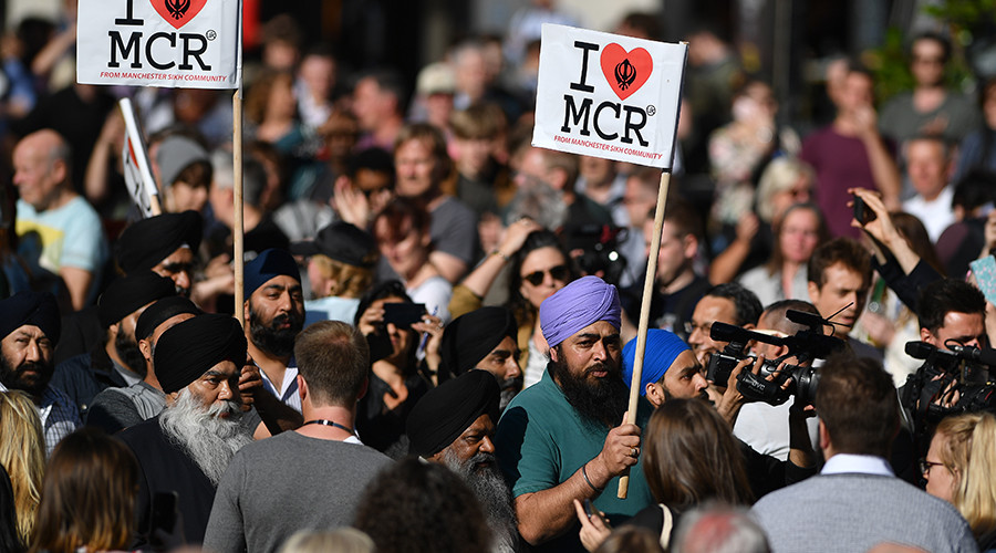 Manchester vigil: Memorial held for victims of concert suicide bombing (VIDEO)