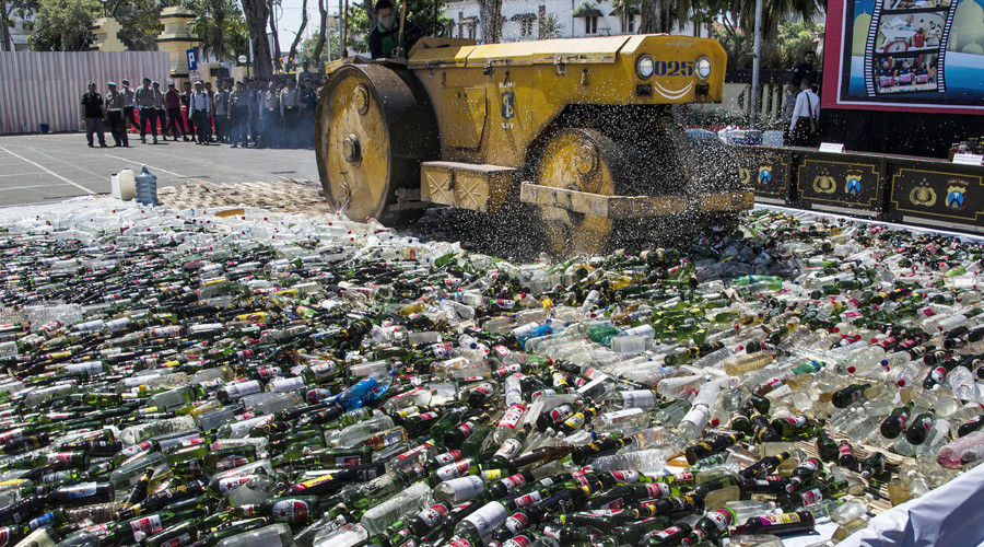 Indonesia police publicly steamroller 100k bottles of booze ahead of Ramadan (PHOTOS)