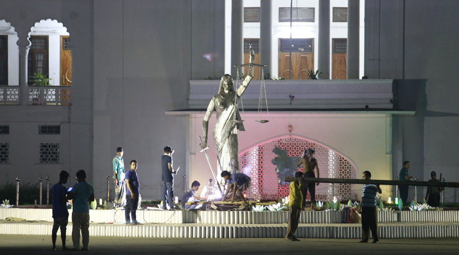 ‘Un-Islamic’ Lady Justice Statue Dismantled In Bangladesh — RT News