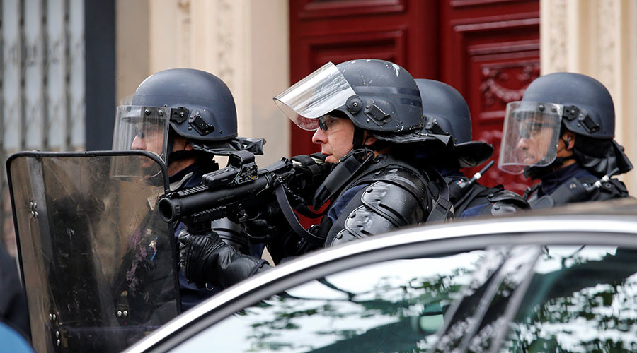 Police Operation In Paris Over ‘youths Threatening To Blow Up Bus ...