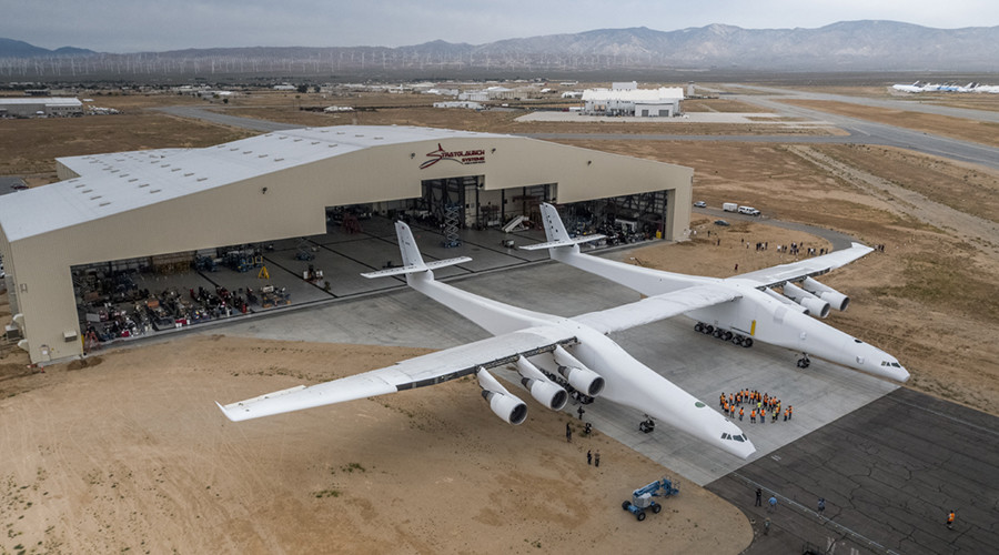 World's largest airplane rolls out of hanger for first time (VIDEO, PHOTOS)