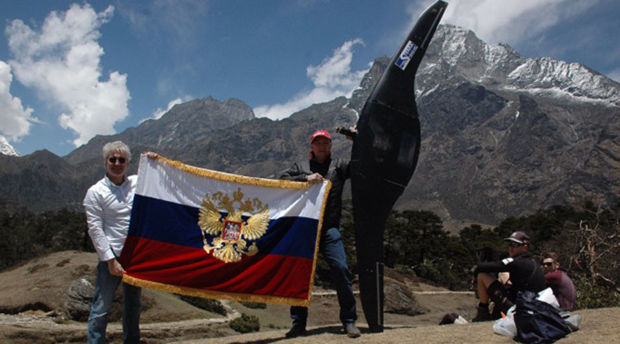 Russian drone soars over Everest in world record flight (PHOTOS)