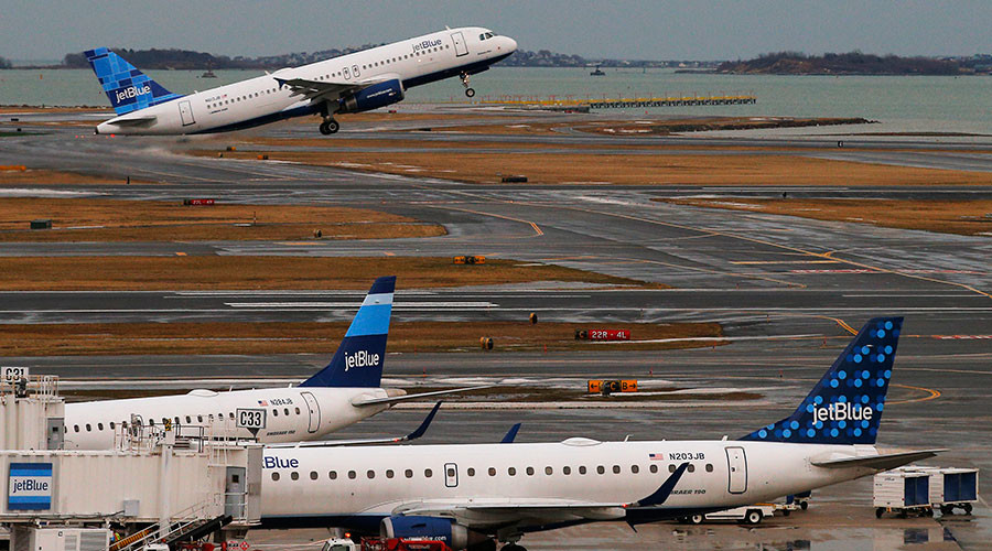Check yo-selfie: Airline to begin allowing snaps as boarding passes