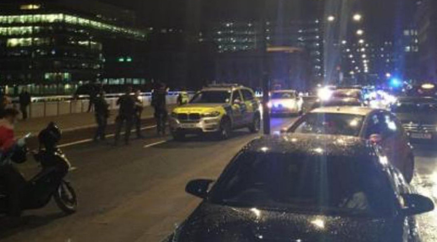 Van rams into people on London Bridge, police on scene – reports