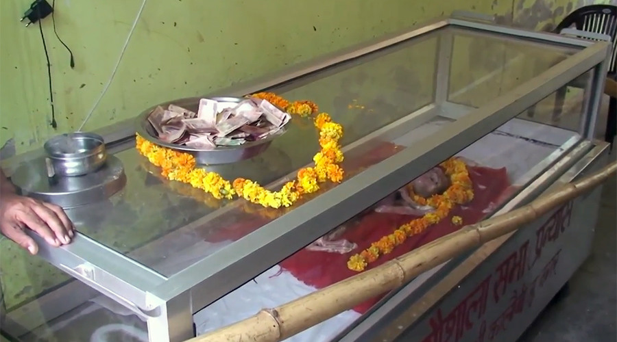 Calf born with ‘human face’ treated as ‘incarnation’ of Hindu god in India (DISTURBING VIDEO)