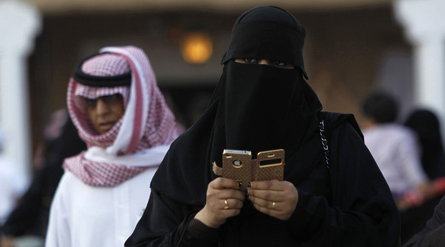 Saudi ‘censored’ swimming pool ad turns woman into inflatable ball (PHOTO)