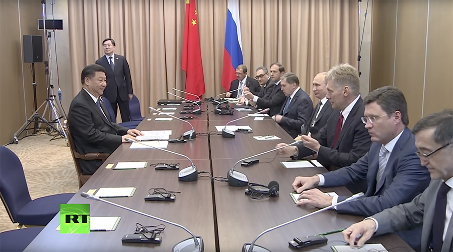 Unfazed ‘lone warrior’ Xi Jinping faces entire Team Putin (VIDEO)