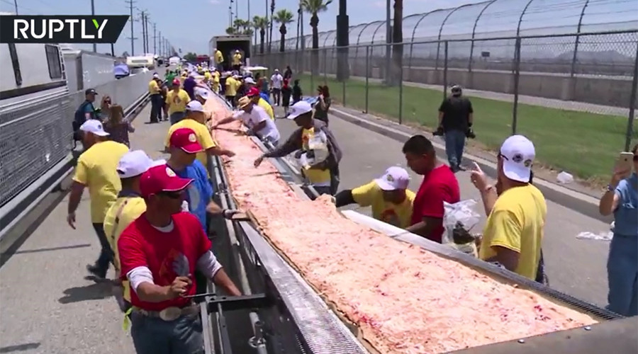 Longest pizza in the world made in California