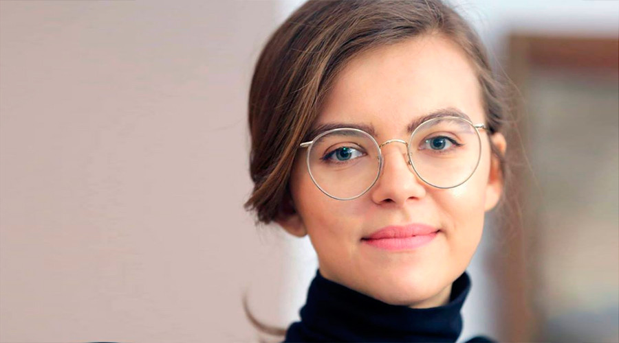 Bidding starts at $4: 25yo Ukrainian deputy minister auctions private meeting ‘for charity’