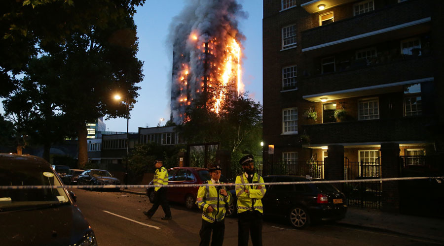 Dramatic images show devastating London tower block blaze (PHOTOS)