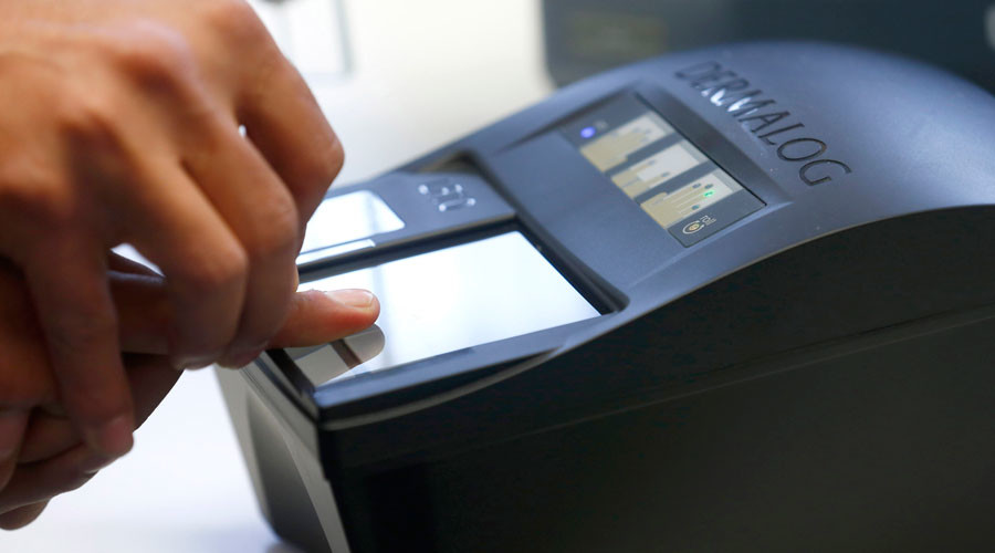 Germany to fingerprint 6yo asylum-seekers & monitor messenger apps over terrorism fears
