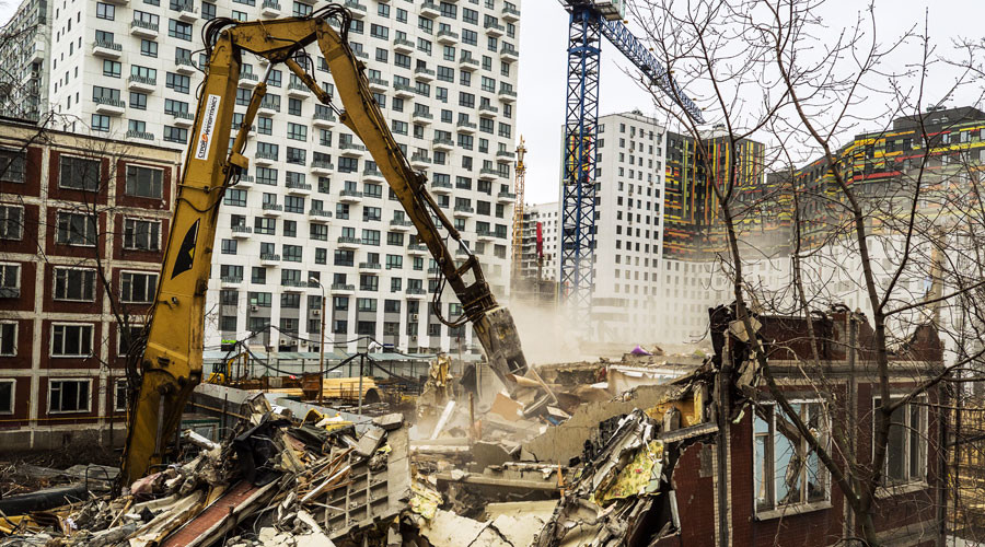 Duma passes Moscow renovation bill amid protests
